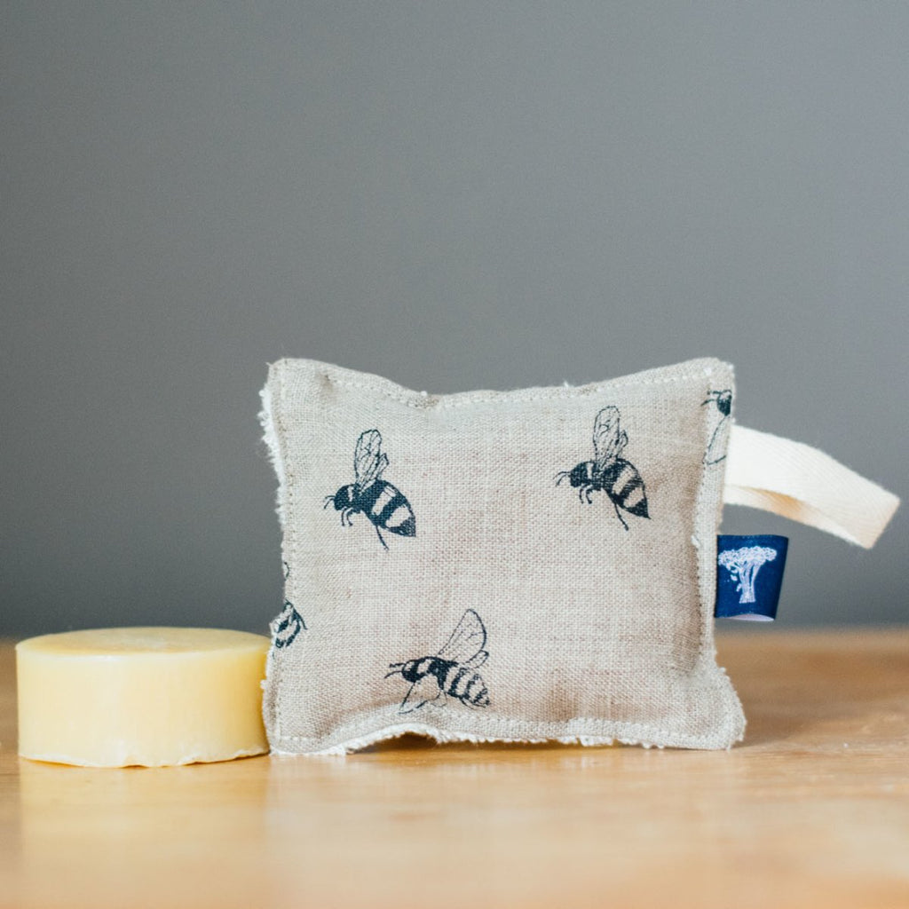 Bee Reusable Eco Sponge - Seconds - Helen Round - Seconds & End Of Lines