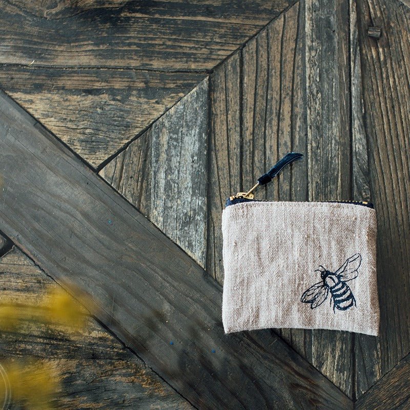 bee design bee coin purse in natural linen