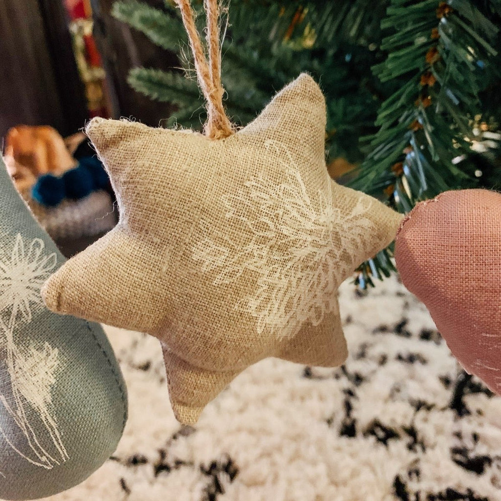 Instructions on How to Make Sustainable Christmas Decorations from Helen Round