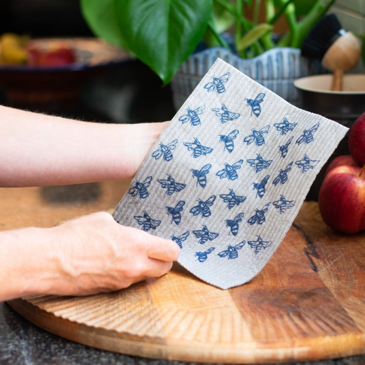 Eco Kitchen Sponge Cloths in Bee Design - Helen Round Eco Collection