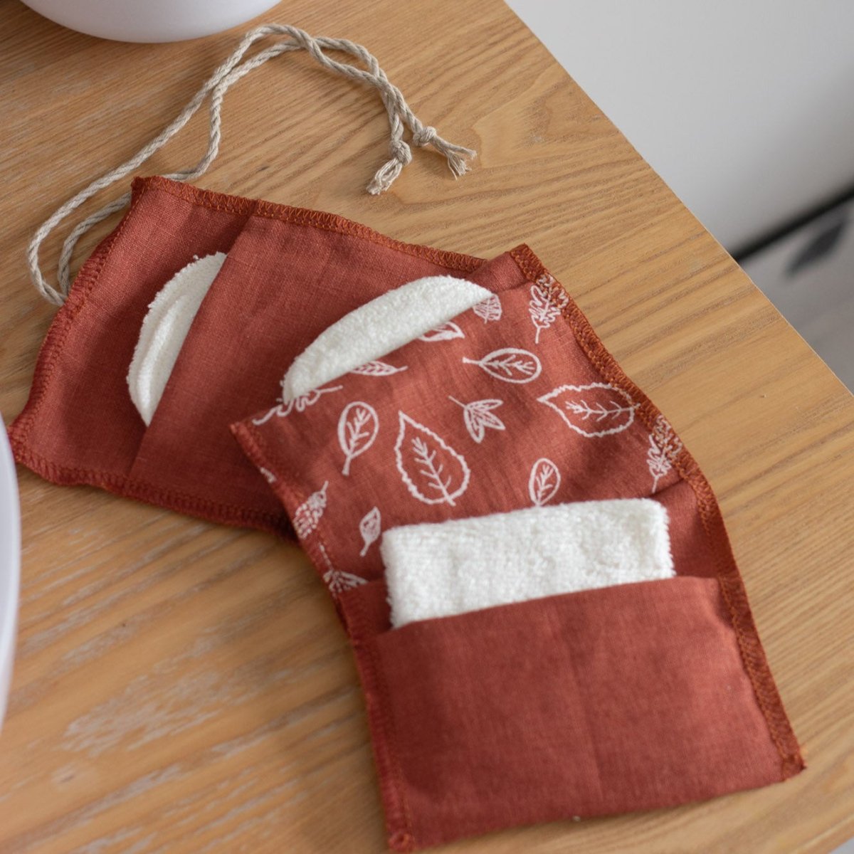 Leaf Reusable Bamboo Face Wipes Kit - Helen Round - Bamboo Reusable Face Wipes