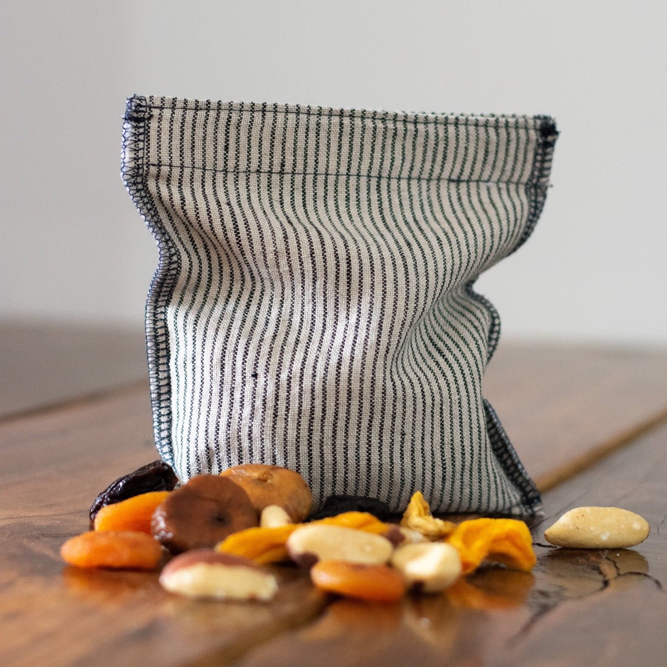 Snack Bag Dark Blue & Natural Stripes with waterproof lining