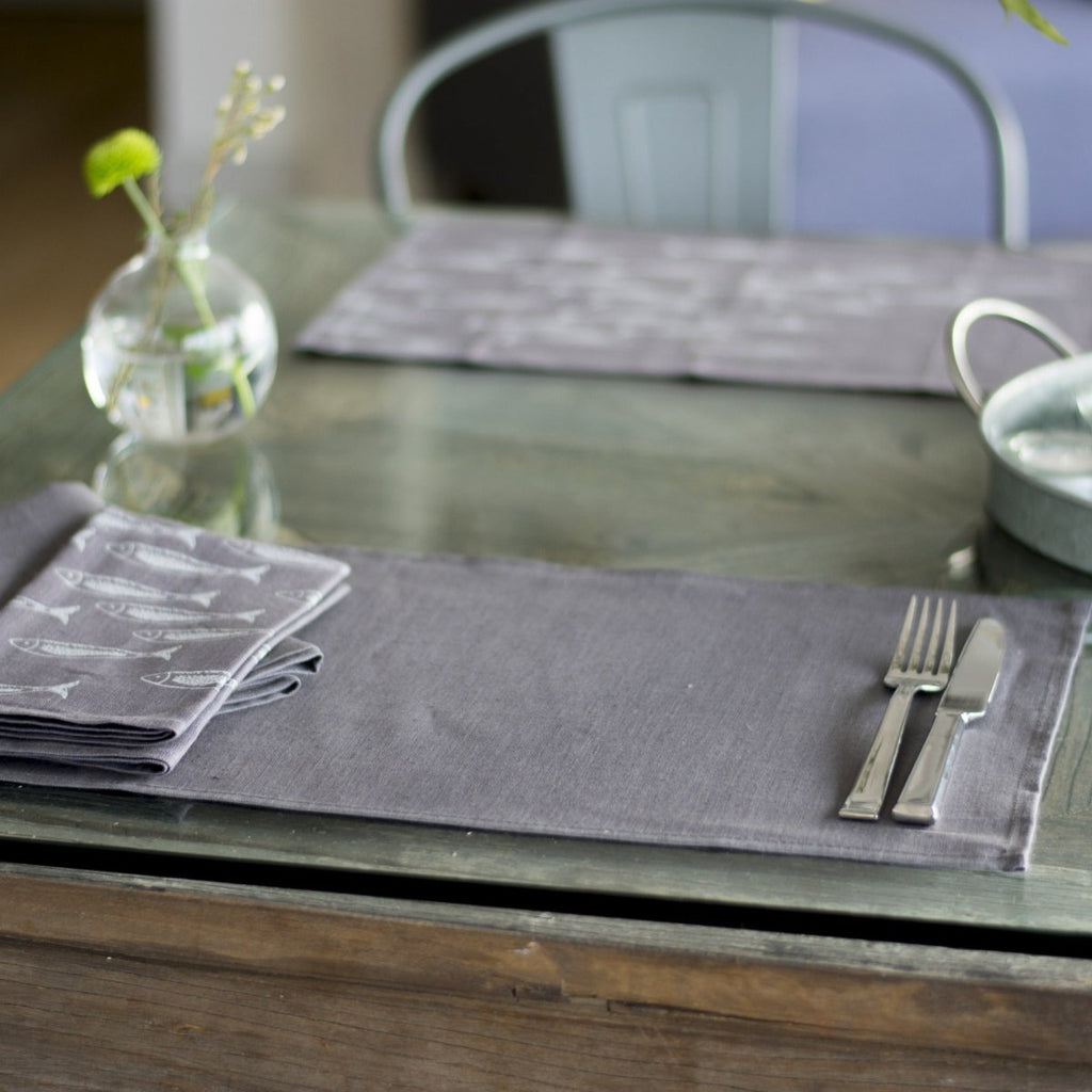 Different Types of Placemats with a Tablecloth Different Types of Placemats with a Tablecloth